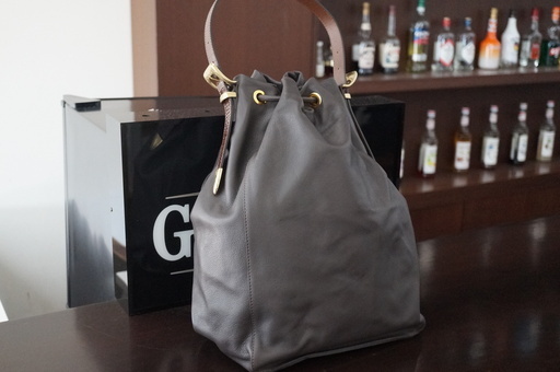 TIBERIO FERRETTI (ティベリオ フェレッティ) 巾着型2WAYレザー