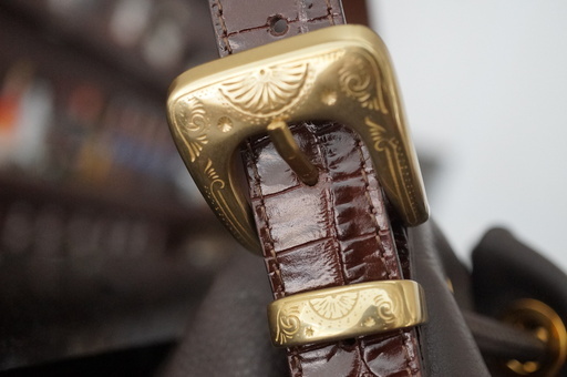 TIBERIO FERRETTI 巾着型 レザーショルダーリュック 茶色 美品 TIBERIO FERRETTI 巾着型 レザーショルダーリュック 茶色 美品